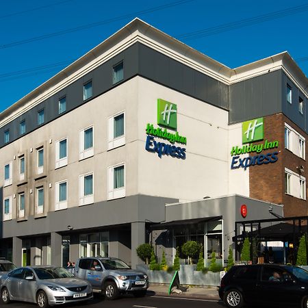 Holiday Inn Express London-Wimbledon-South, An Ihg Hotel Екстериор снимка