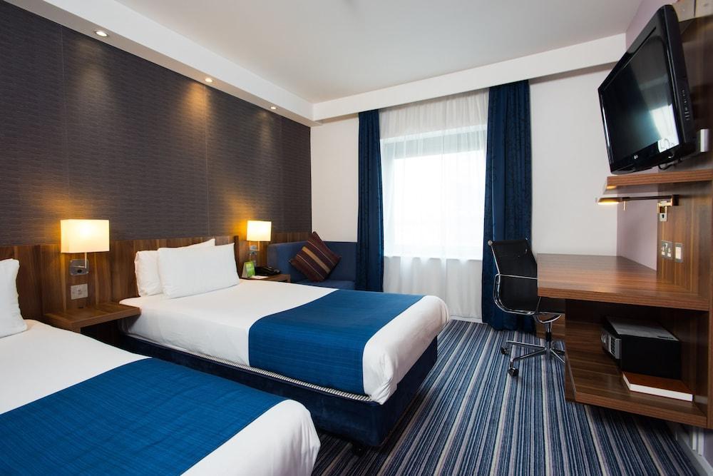 Holiday Inn Express London-Wimbledon-South, An Ihg Hotel Екстериор снимка