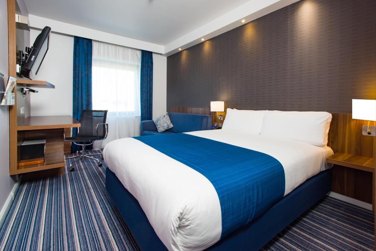 Holiday Inn Express London-Wimbledon-South, An Ihg Hotel Екстериор снимка
