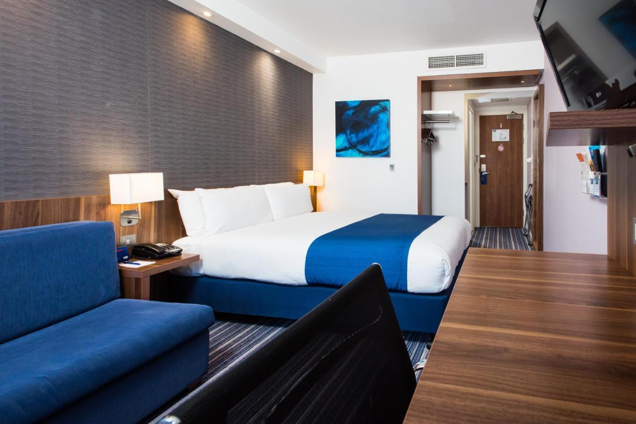 Holiday Inn Express London-Wimbledon-South, An Ihg Hotel Екстериор снимка