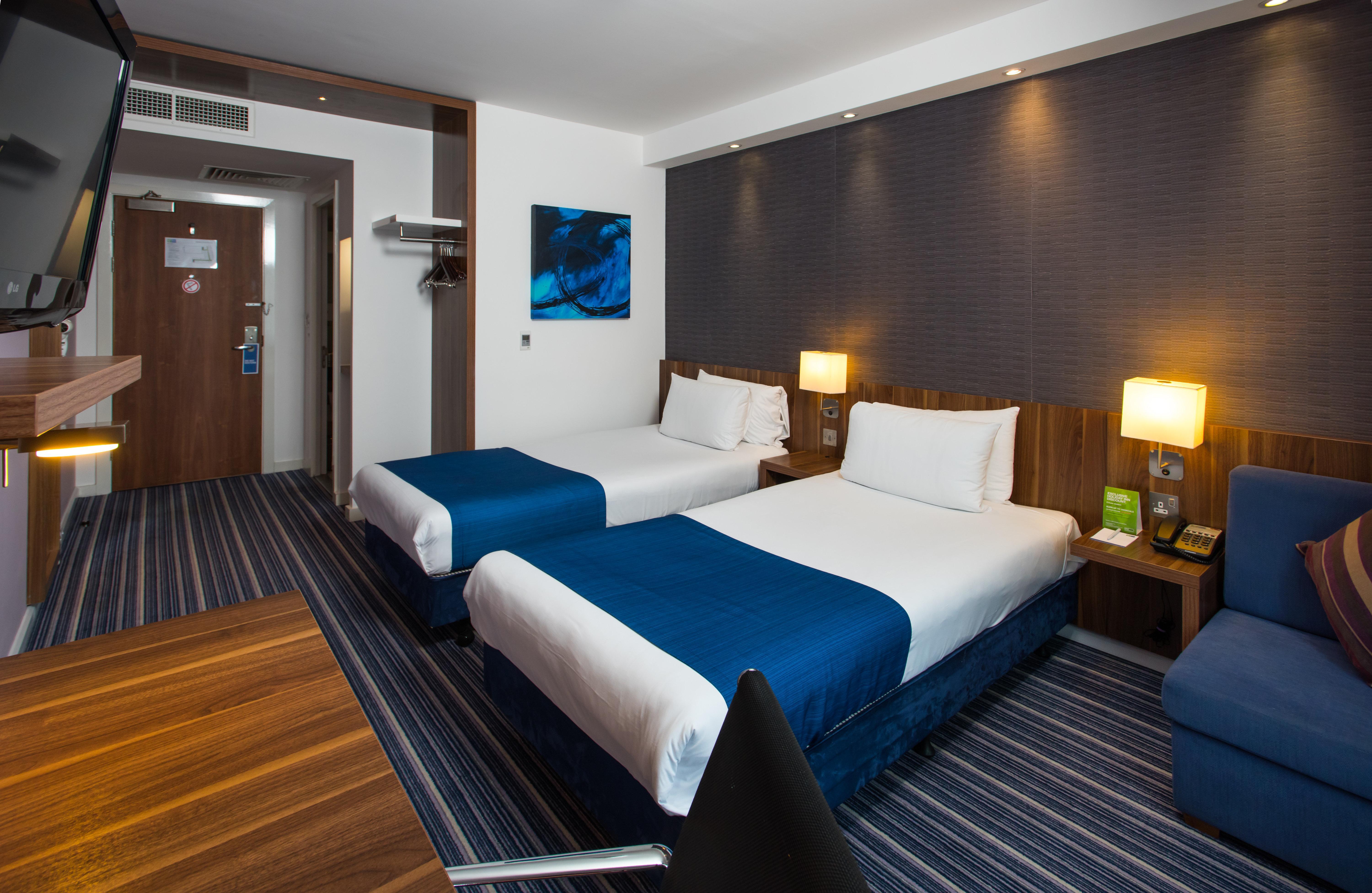 Holiday Inn Express London-Wimbledon-South, An Ihg Hotel Екстериор снимка