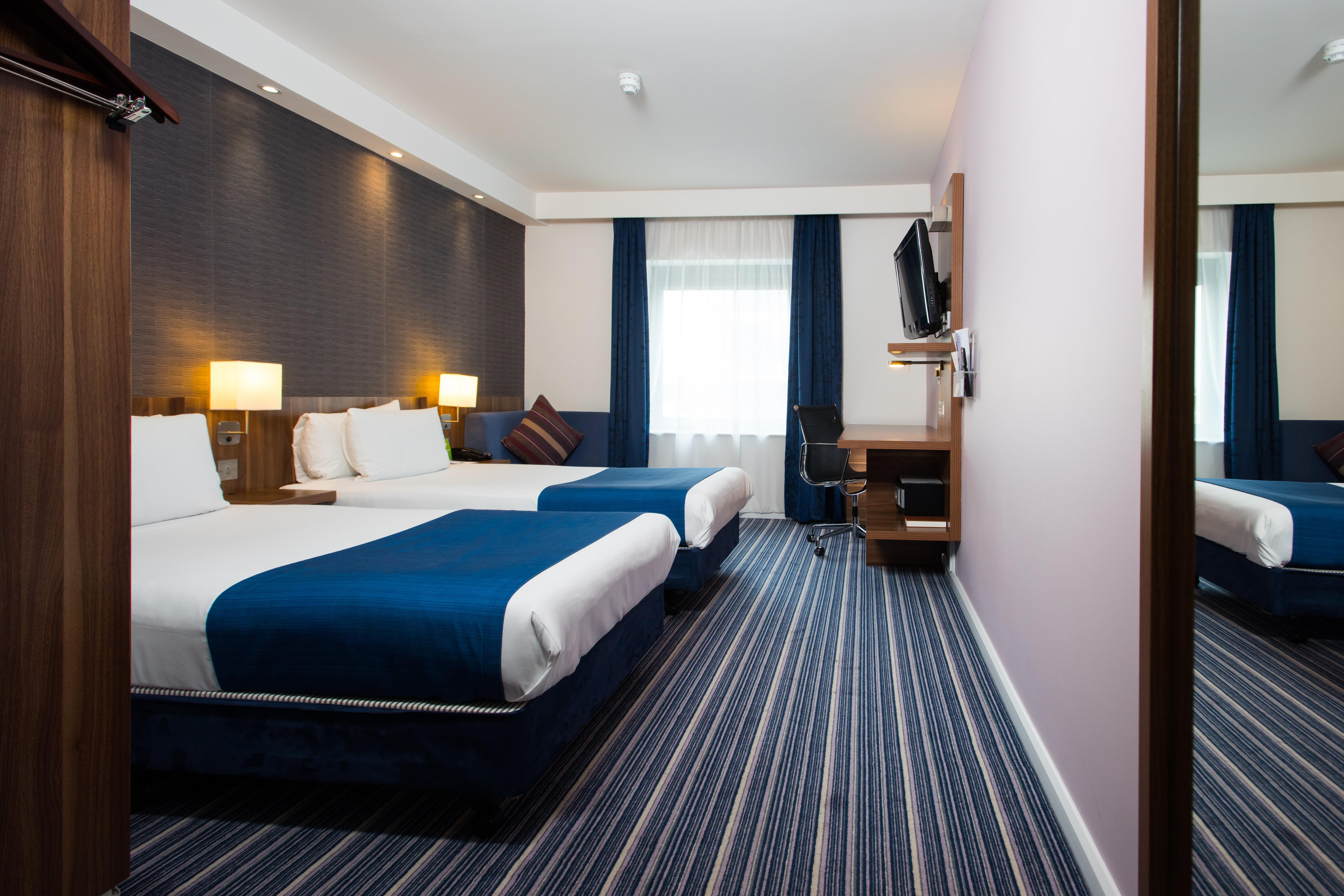 Holiday Inn Express London-Wimbledon-South, An Ihg Hotel Екстериор снимка