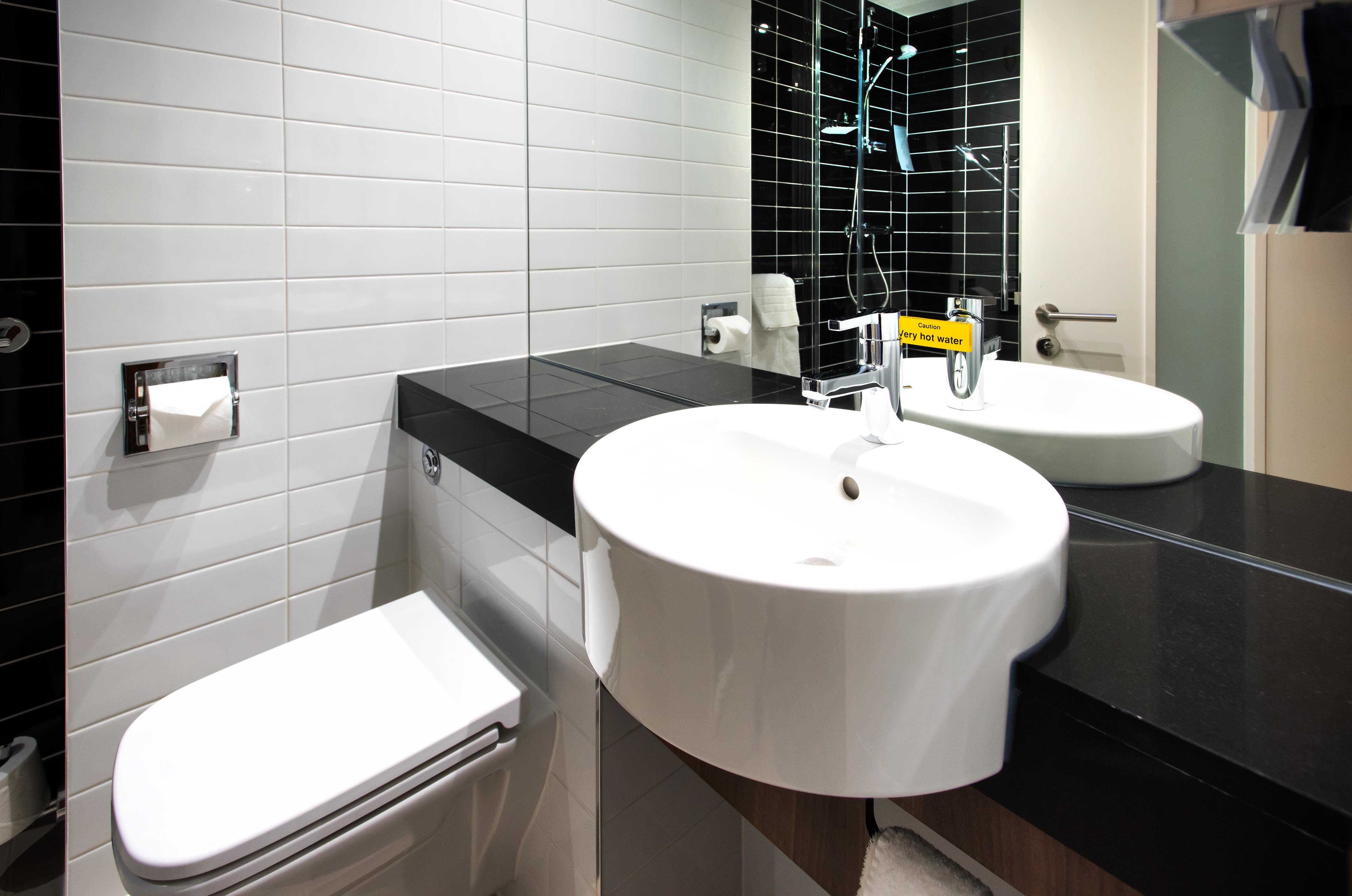 Holiday Inn Express London-Wimbledon-South, An Ihg Hotel Екстериор снимка
