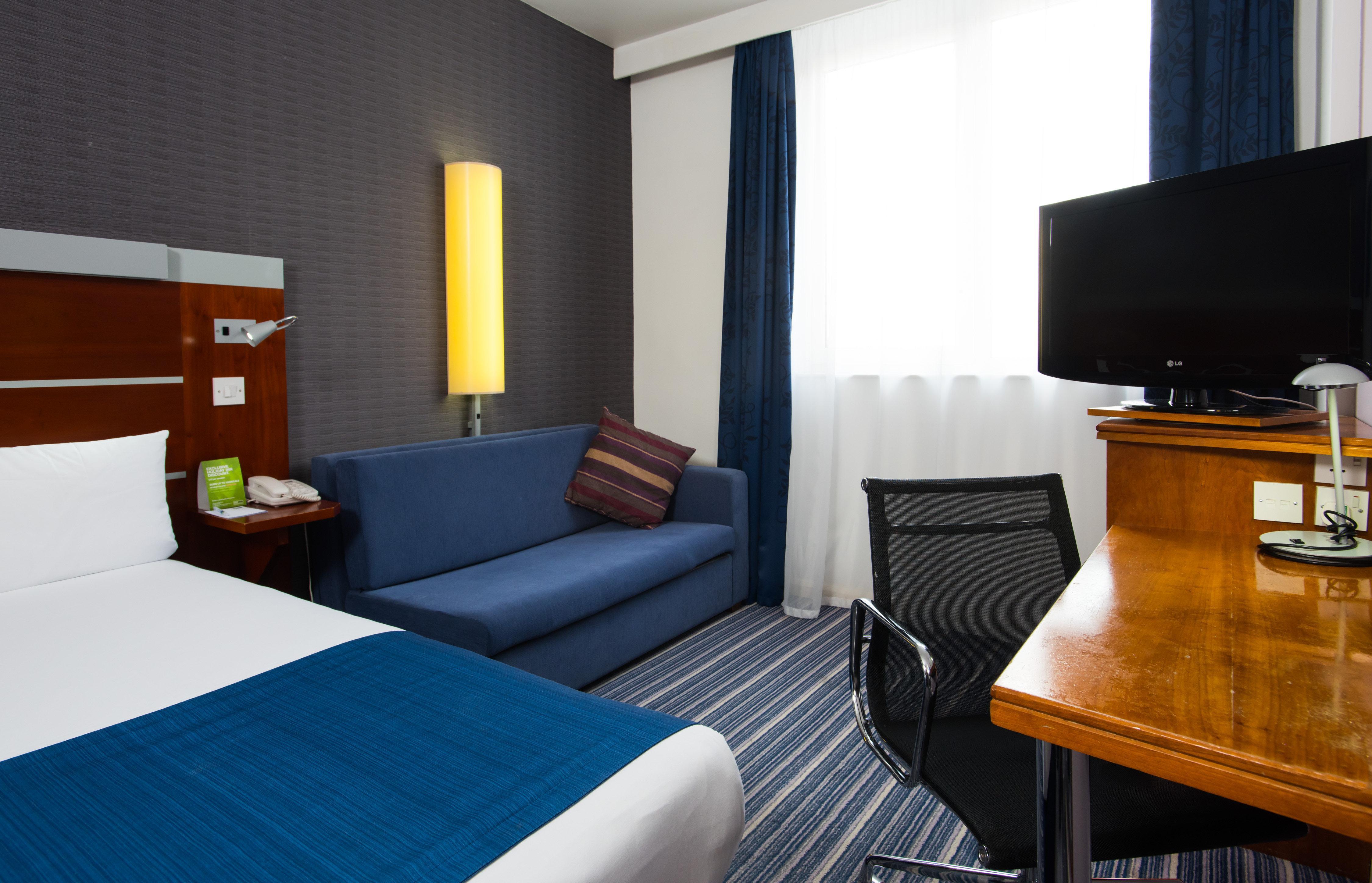 Holiday Inn Express London-Wimbledon-South, An Ihg Hotel Екстериор снимка