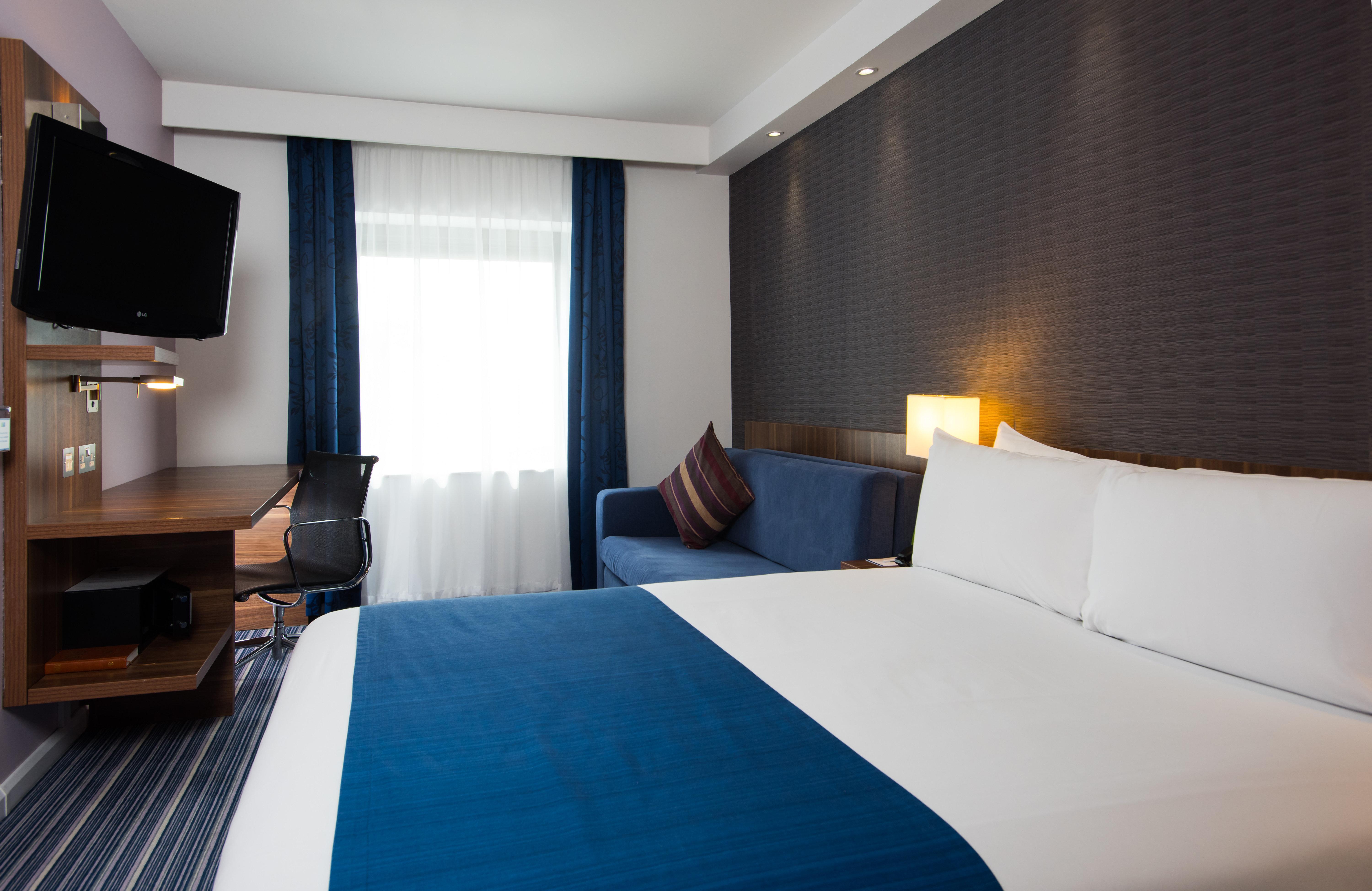 Holiday Inn Express London-Wimbledon-South, An Ihg Hotel Екстериор снимка
