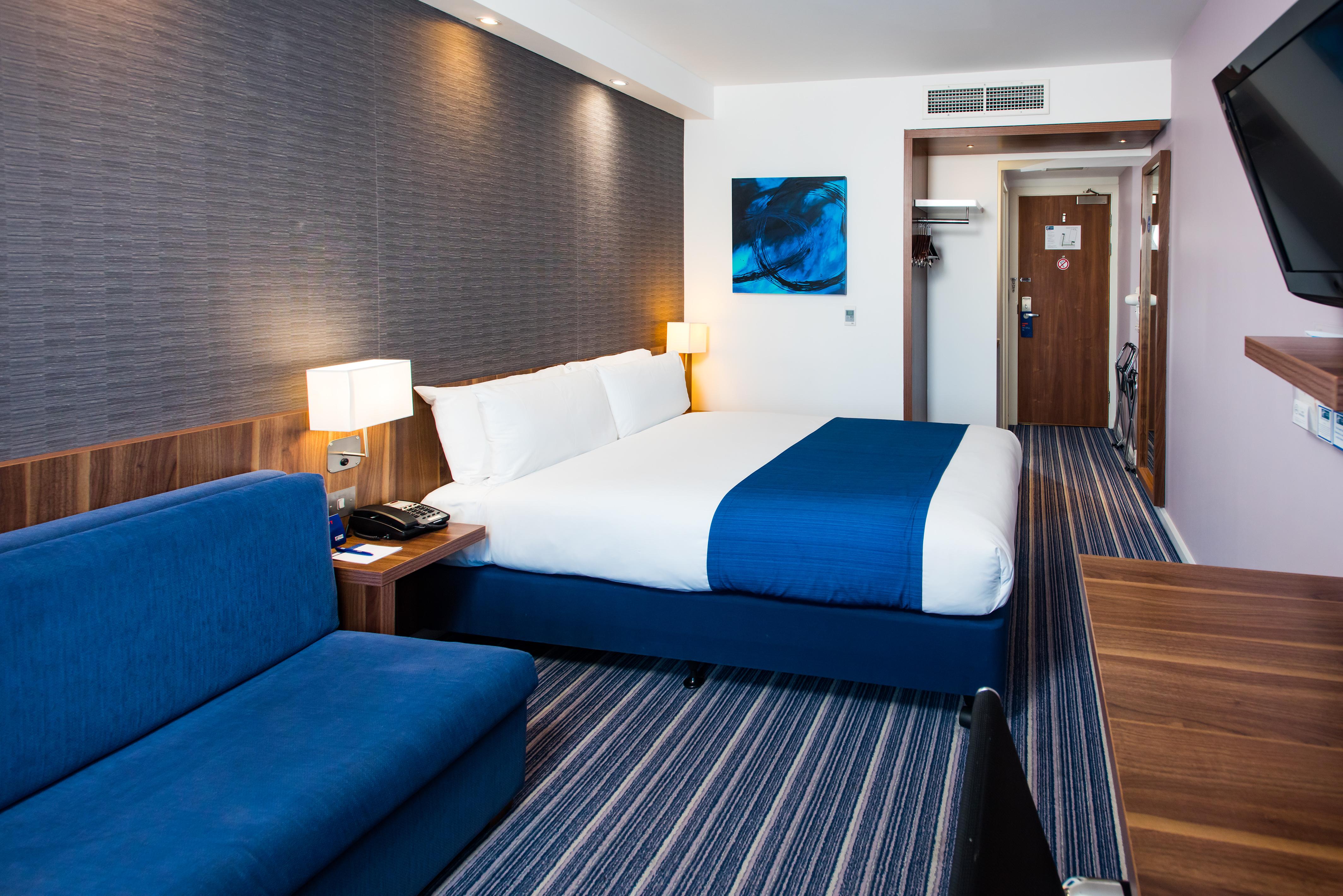 Holiday Inn Express London-Wimbledon-South, An Ihg Hotel Екстериор снимка