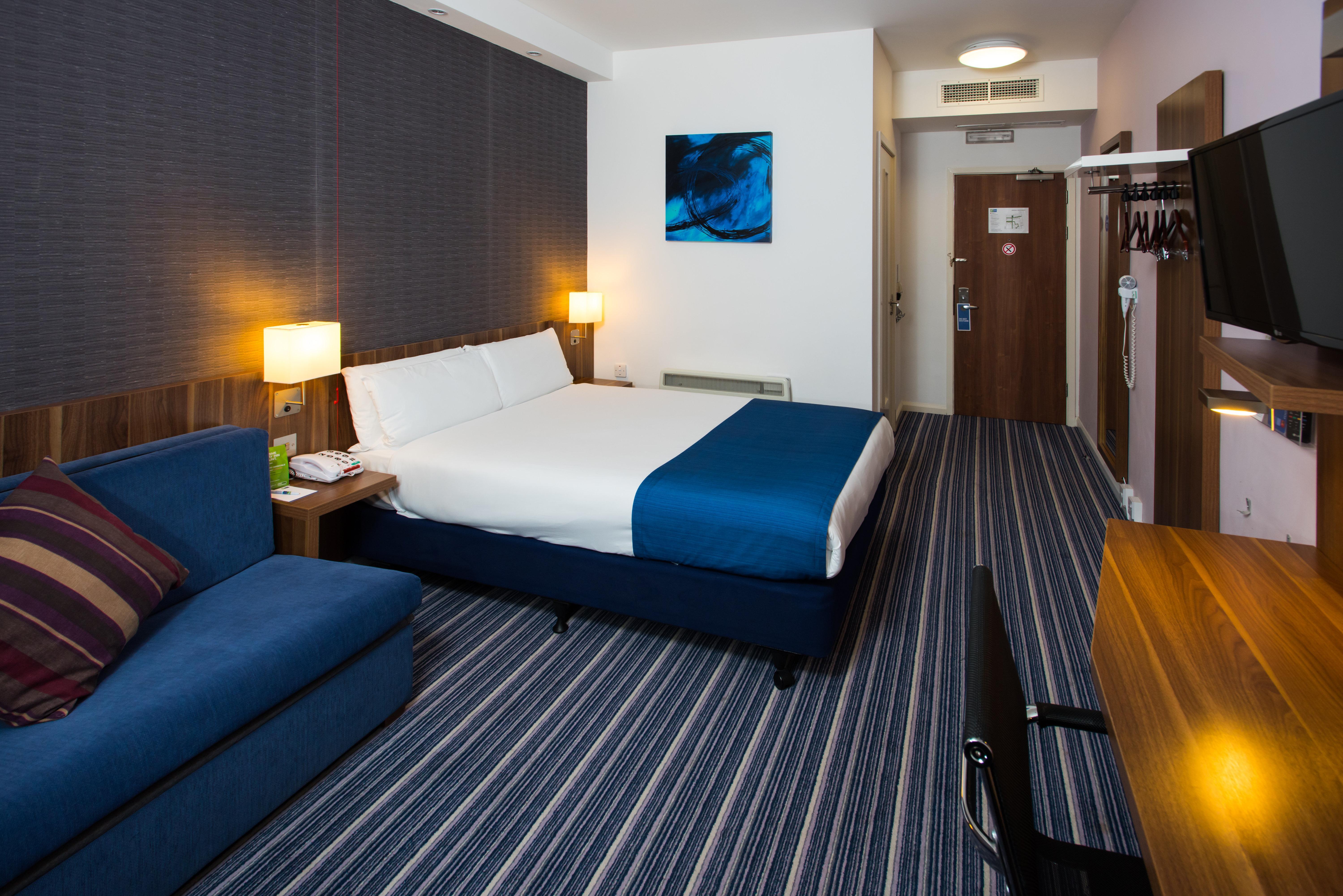 Holiday Inn Express London-Wimbledon-South, An Ihg Hotel Екстериор снимка