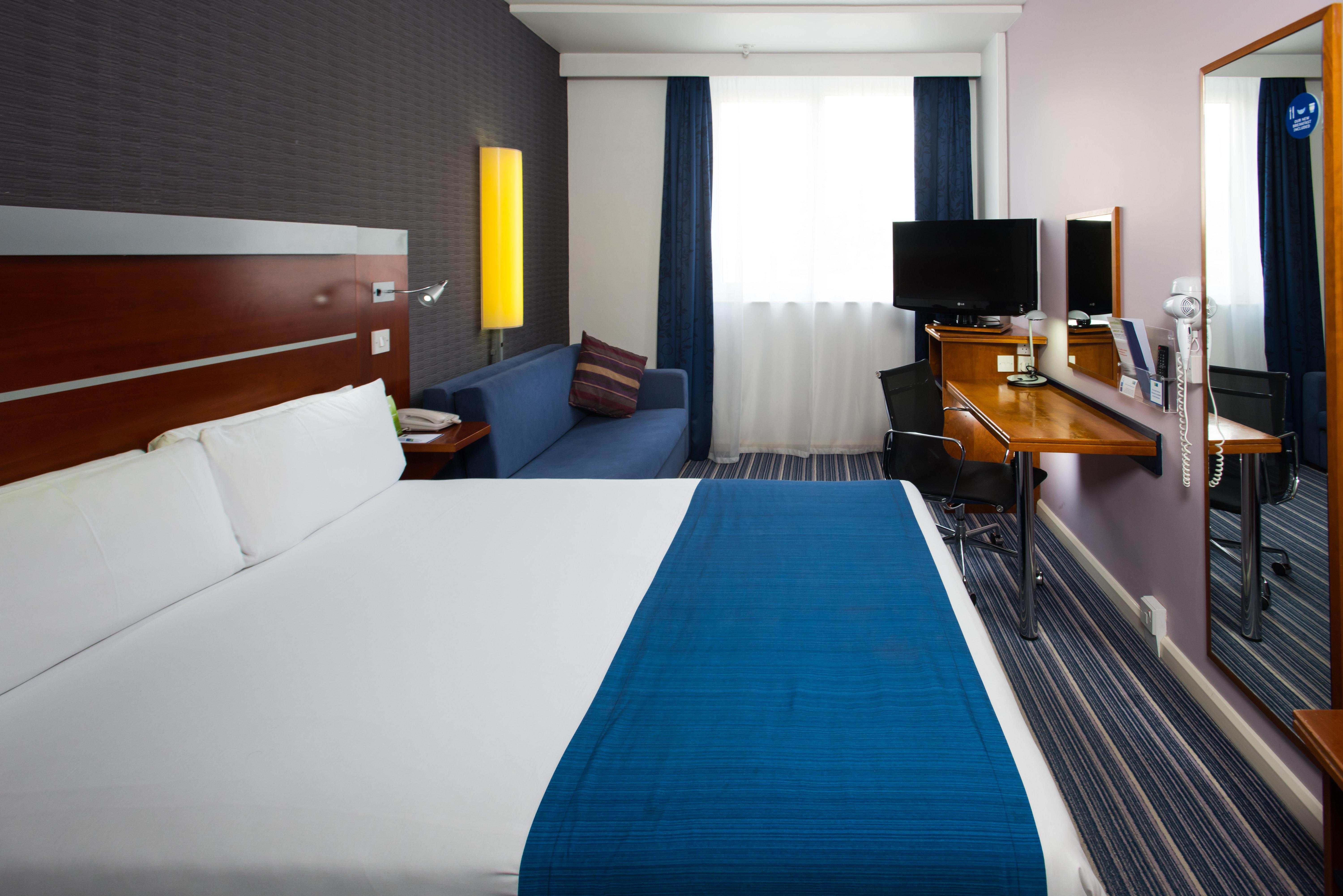 Holiday Inn Express London-Wimbledon-South, An Ihg Hotel Екстериор снимка