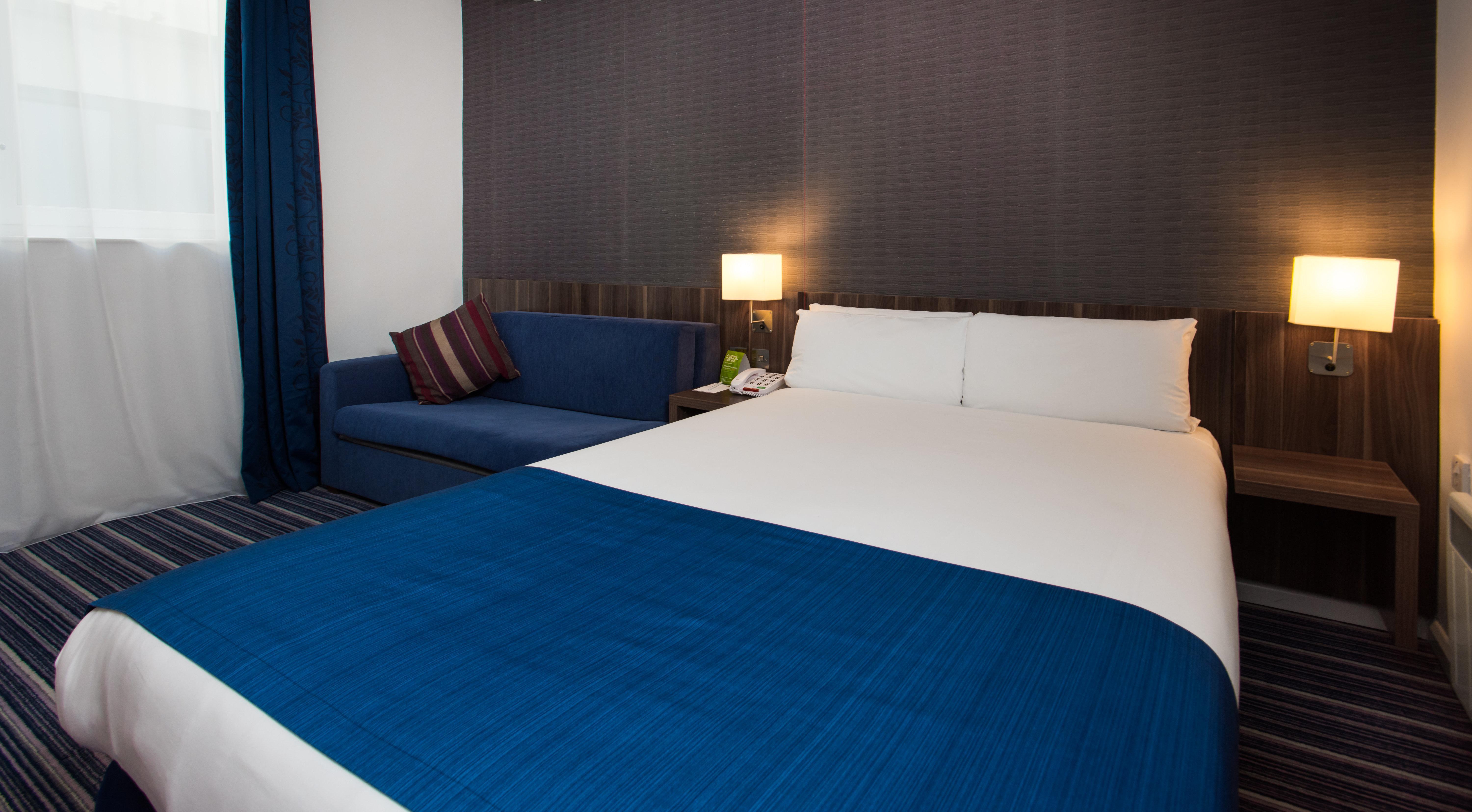 Holiday Inn Express London-Wimbledon-South, An Ihg Hotel Екстериор снимка