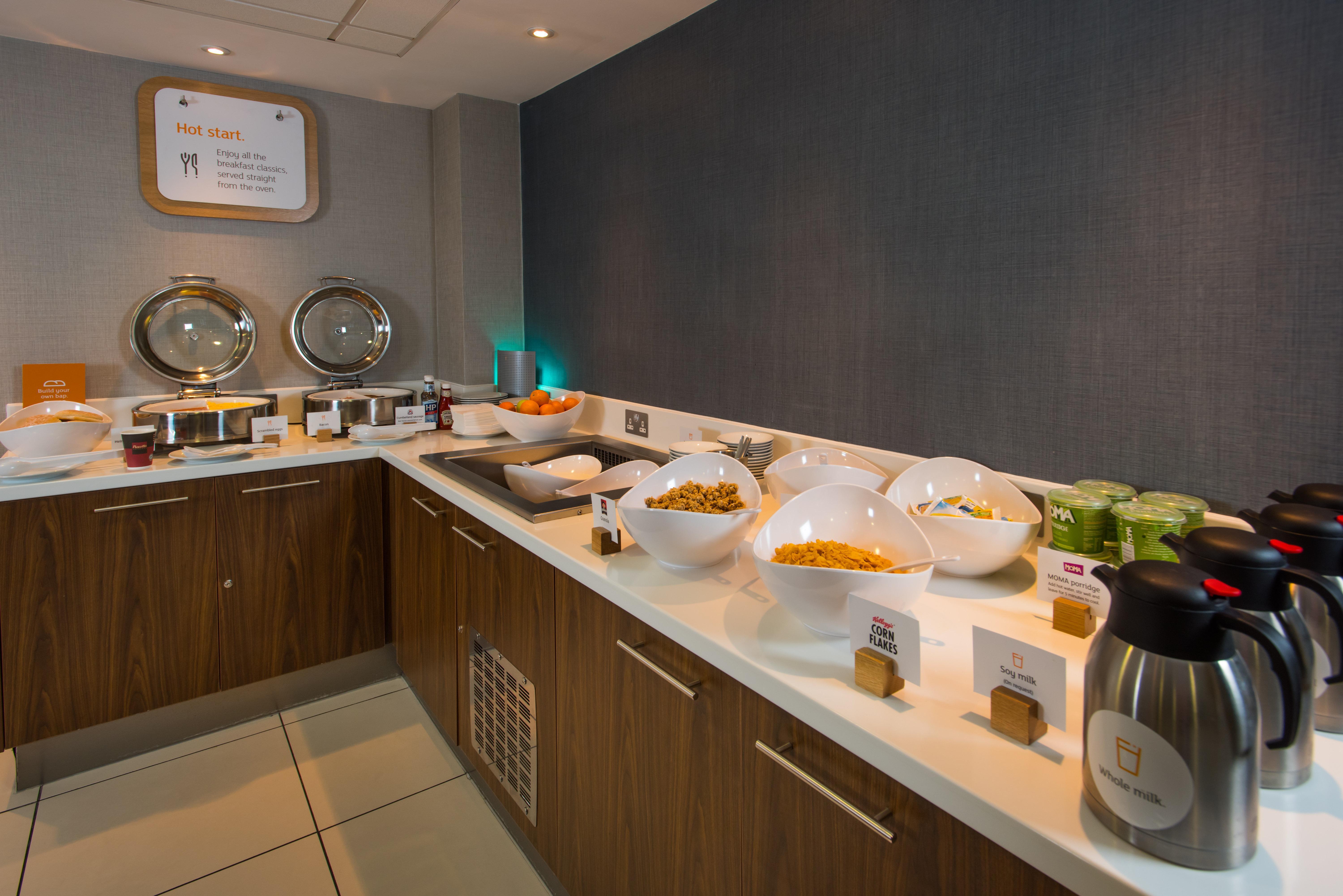 Holiday Inn Express London-Wimbledon-South, An Ihg Hotel Екстериор снимка