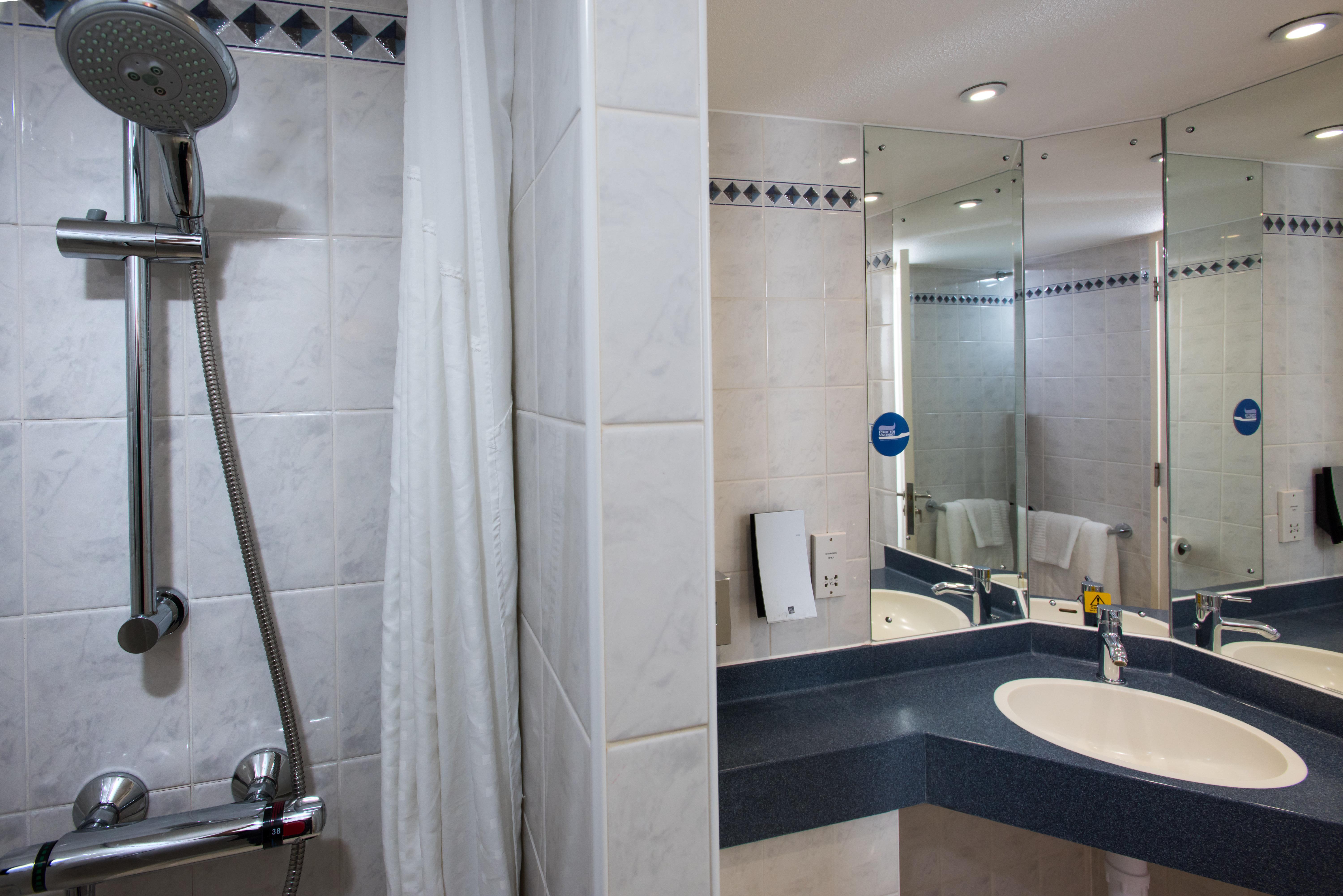 Holiday Inn Express London-Wimbledon-South, An Ihg Hotel Екстериор снимка
