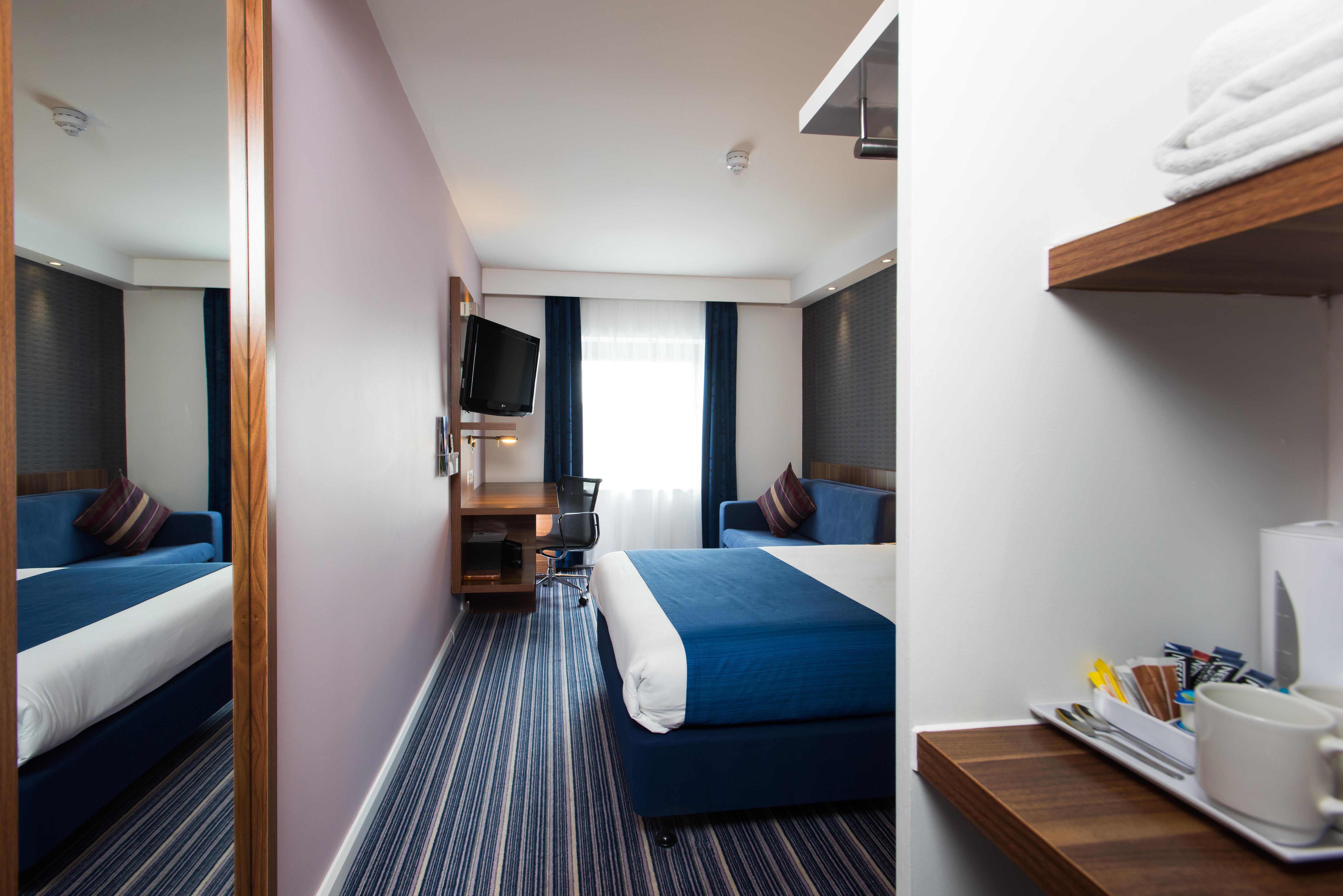 Holiday Inn Express London-Wimbledon-South, An Ihg Hotel Екстериор снимка