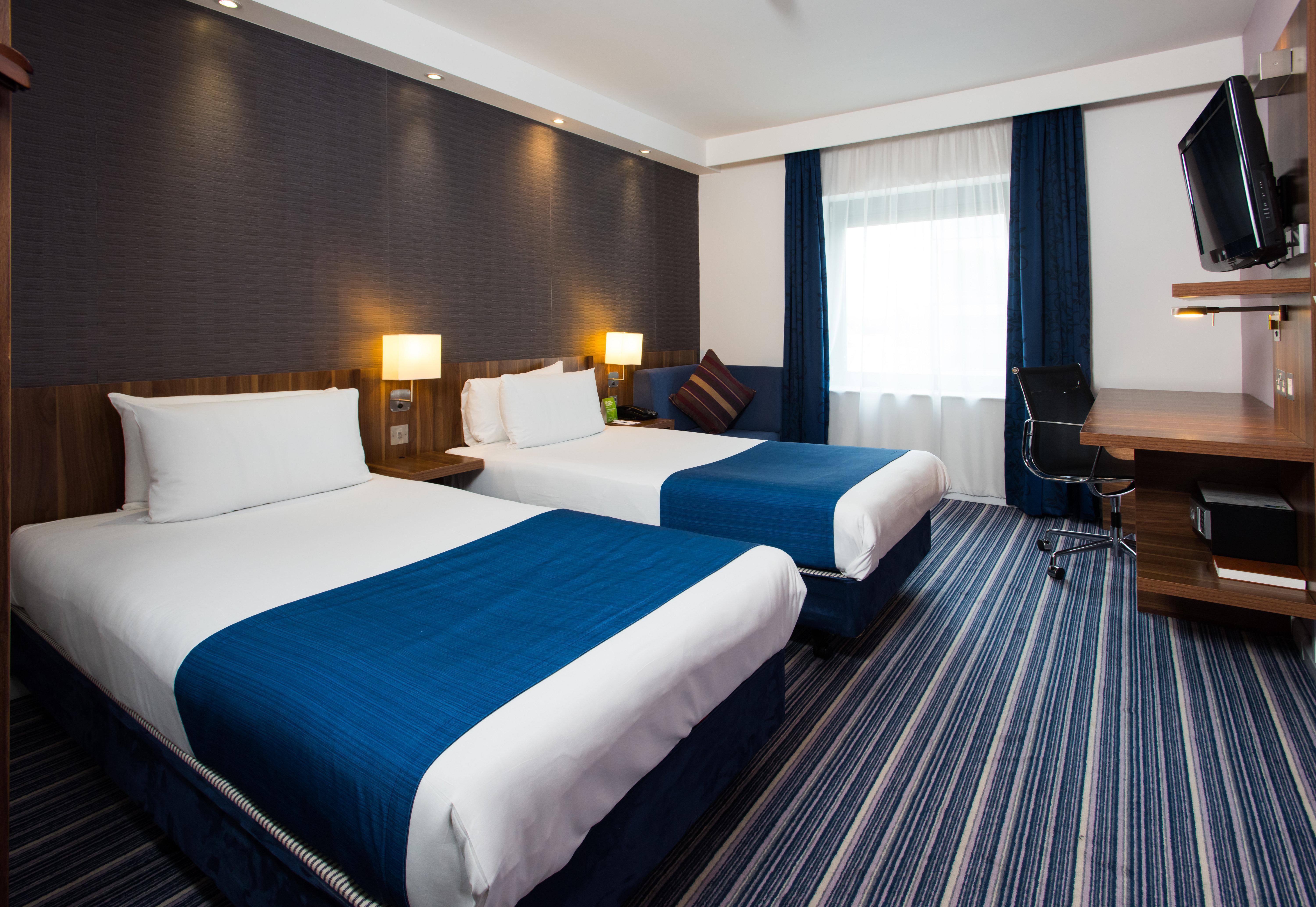 Holiday Inn Express London-Wimbledon-South, An Ihg Hotel Екстериор снимка