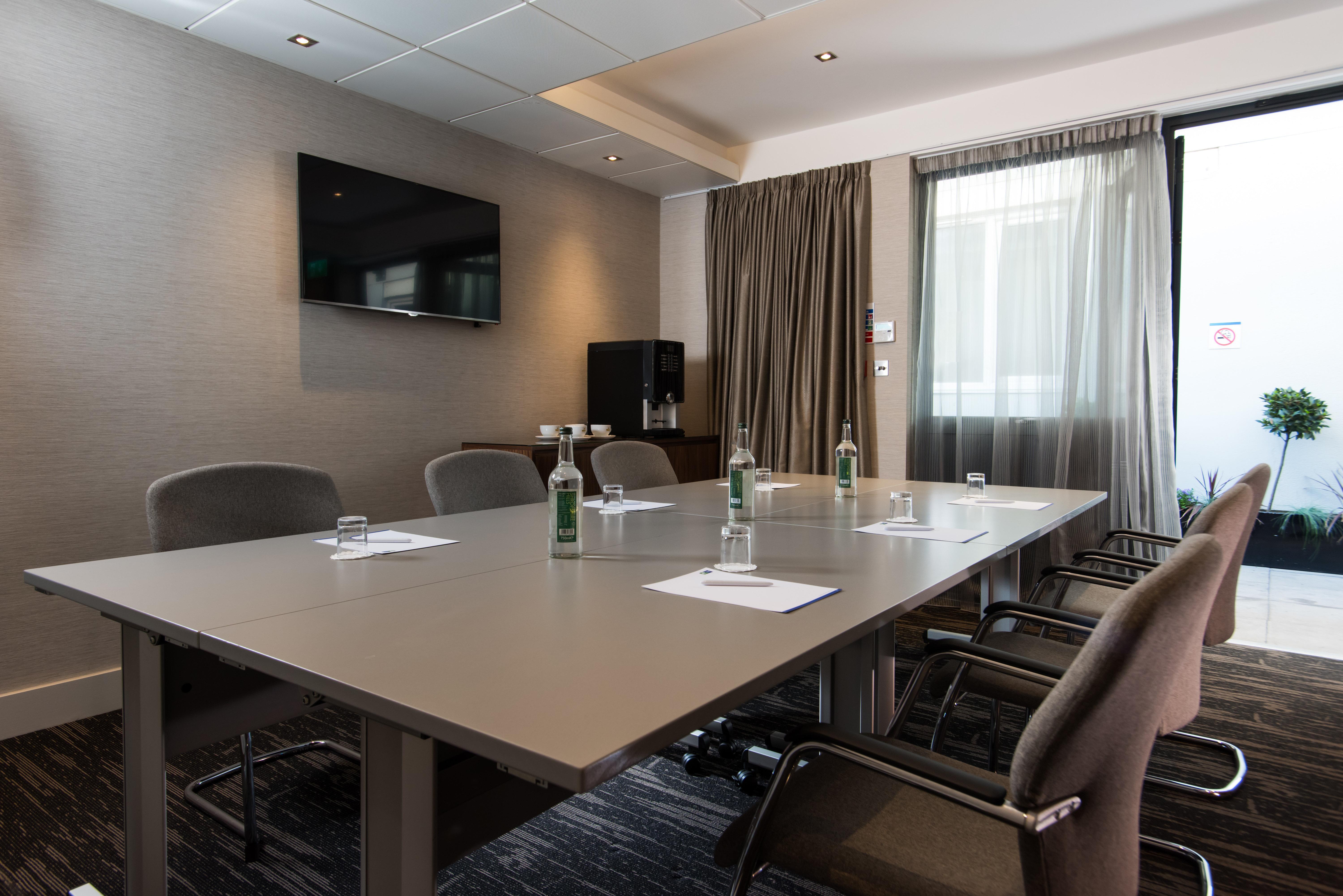 Holiday Inn Express London-Wimbledon-South, An Ihg Hotel Екстериор снимка