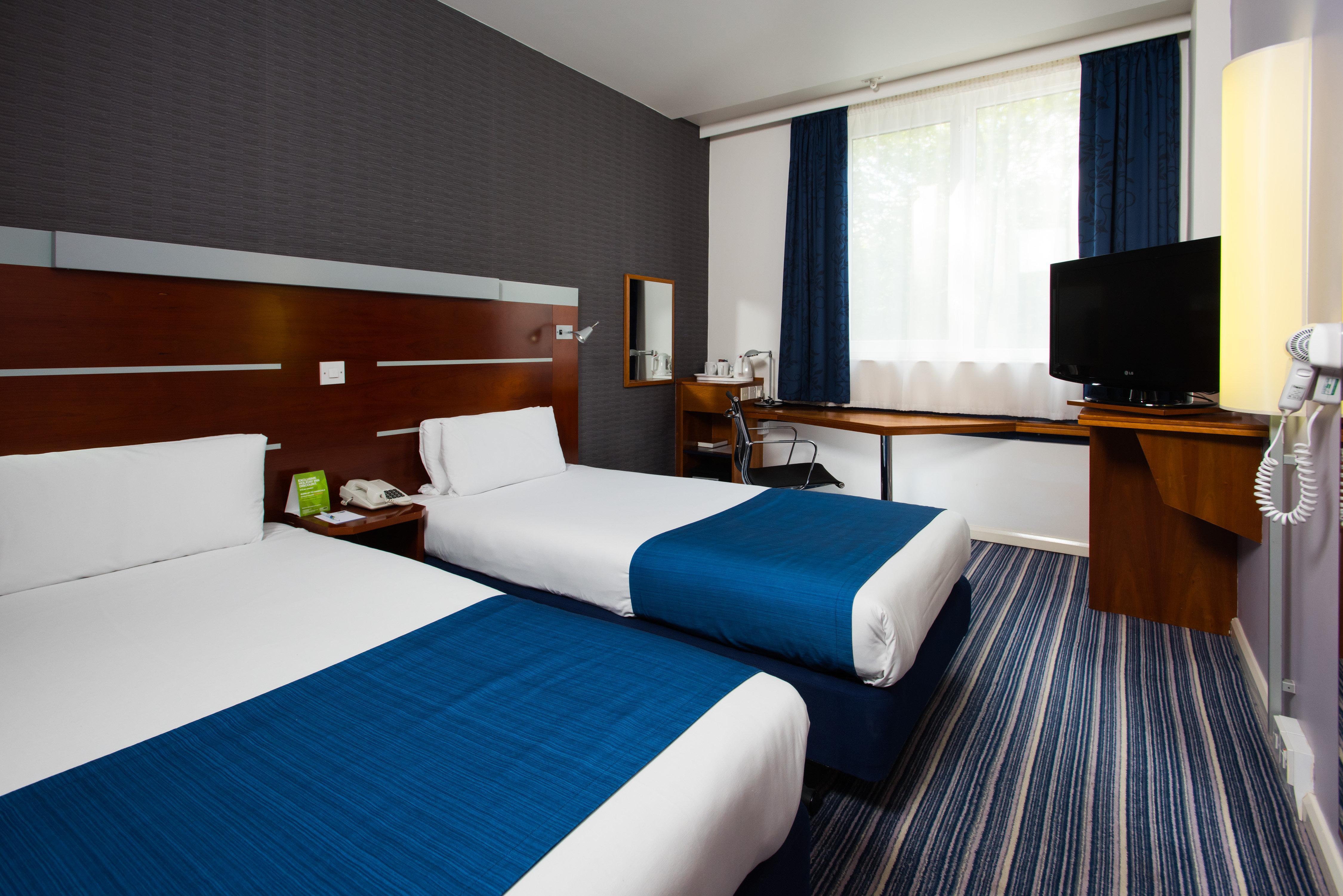 Holiday Inn Express London-Wimbledon-South, An Ihg Hotel Екстериор снимка