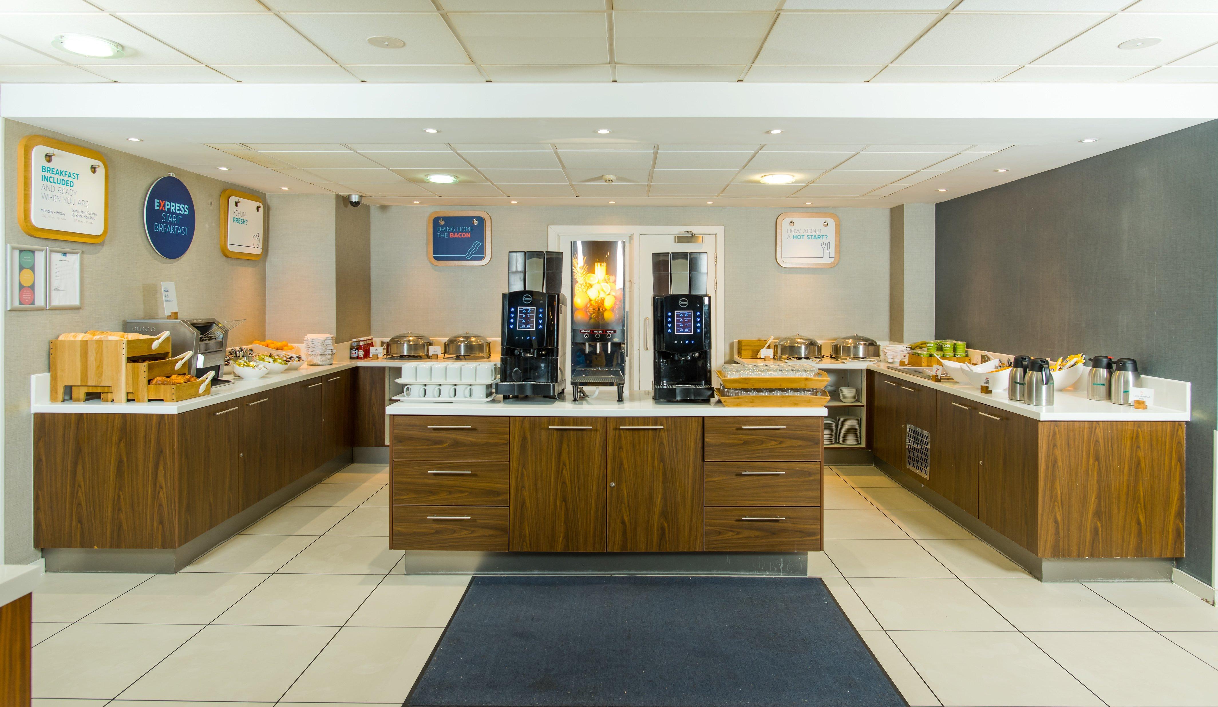 Holiday Inn Express London-Wimbledon-South, An Ihg Hotel Екстериор снимка