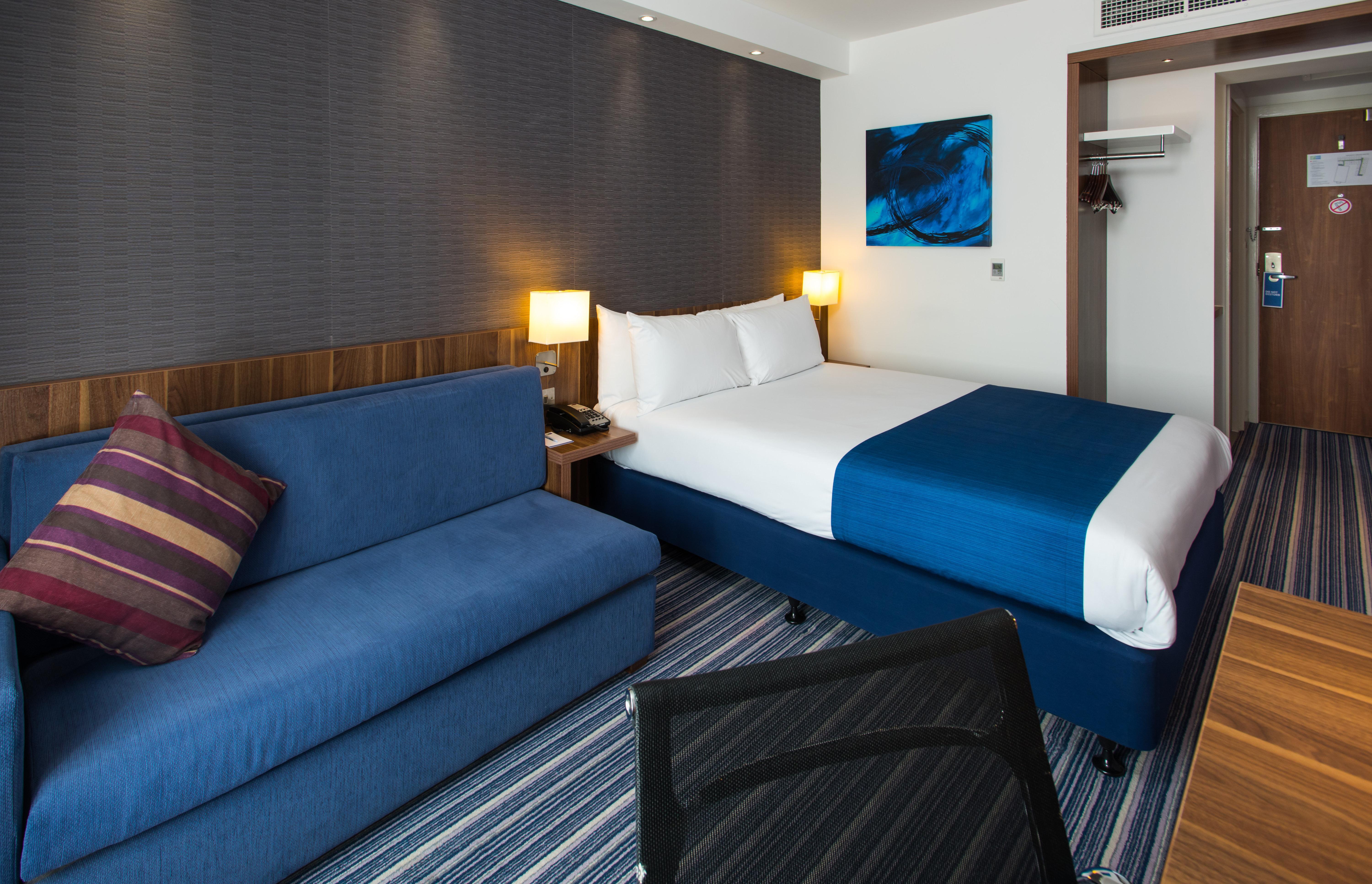 Holiday Inn Express London-Wimbledon-South, An Ihg Hotel Екстериор снимка