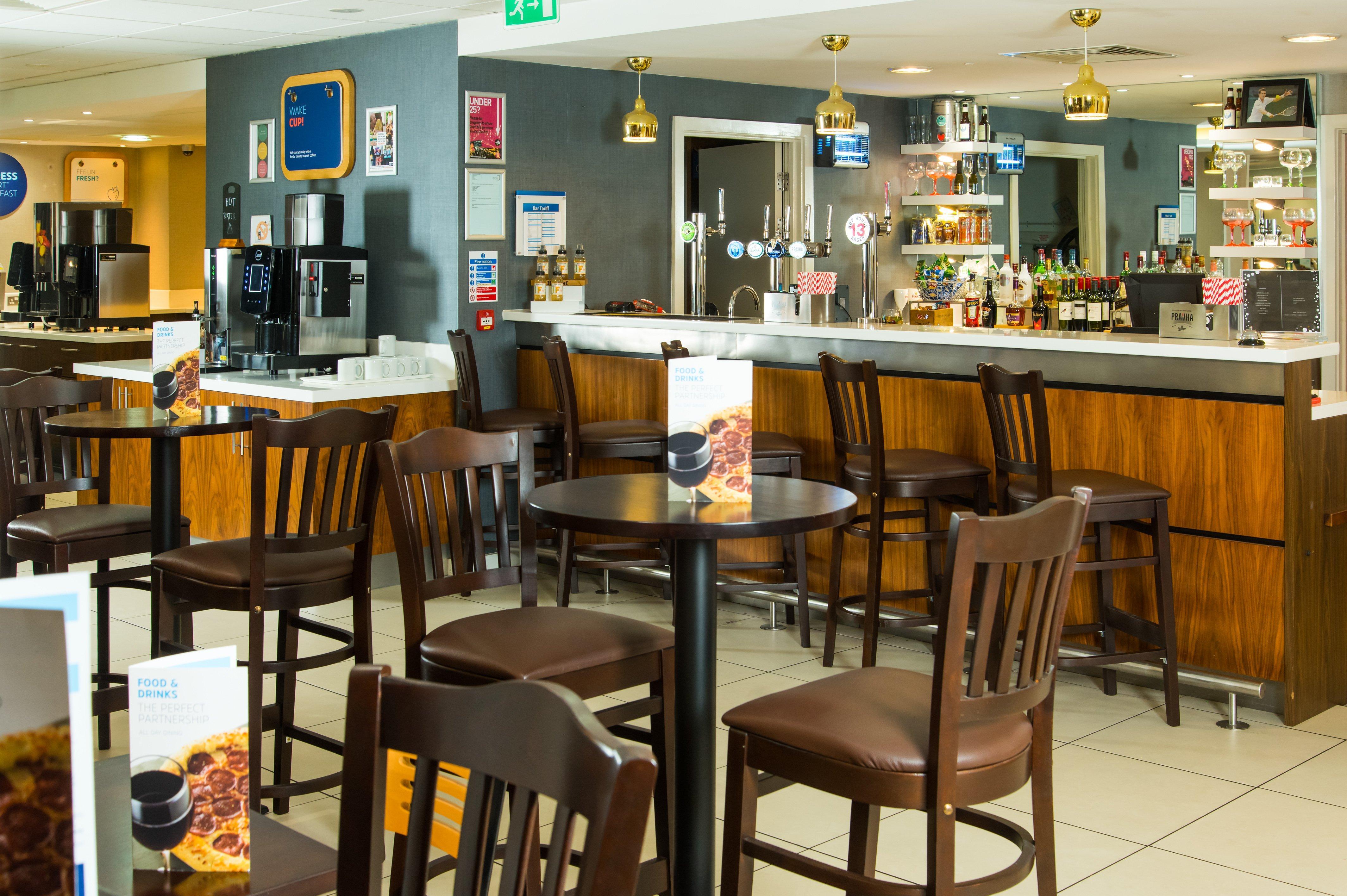 Holiday Inn Express London-Wimbledon-South, An Ihg Hotel Екстериор снимка