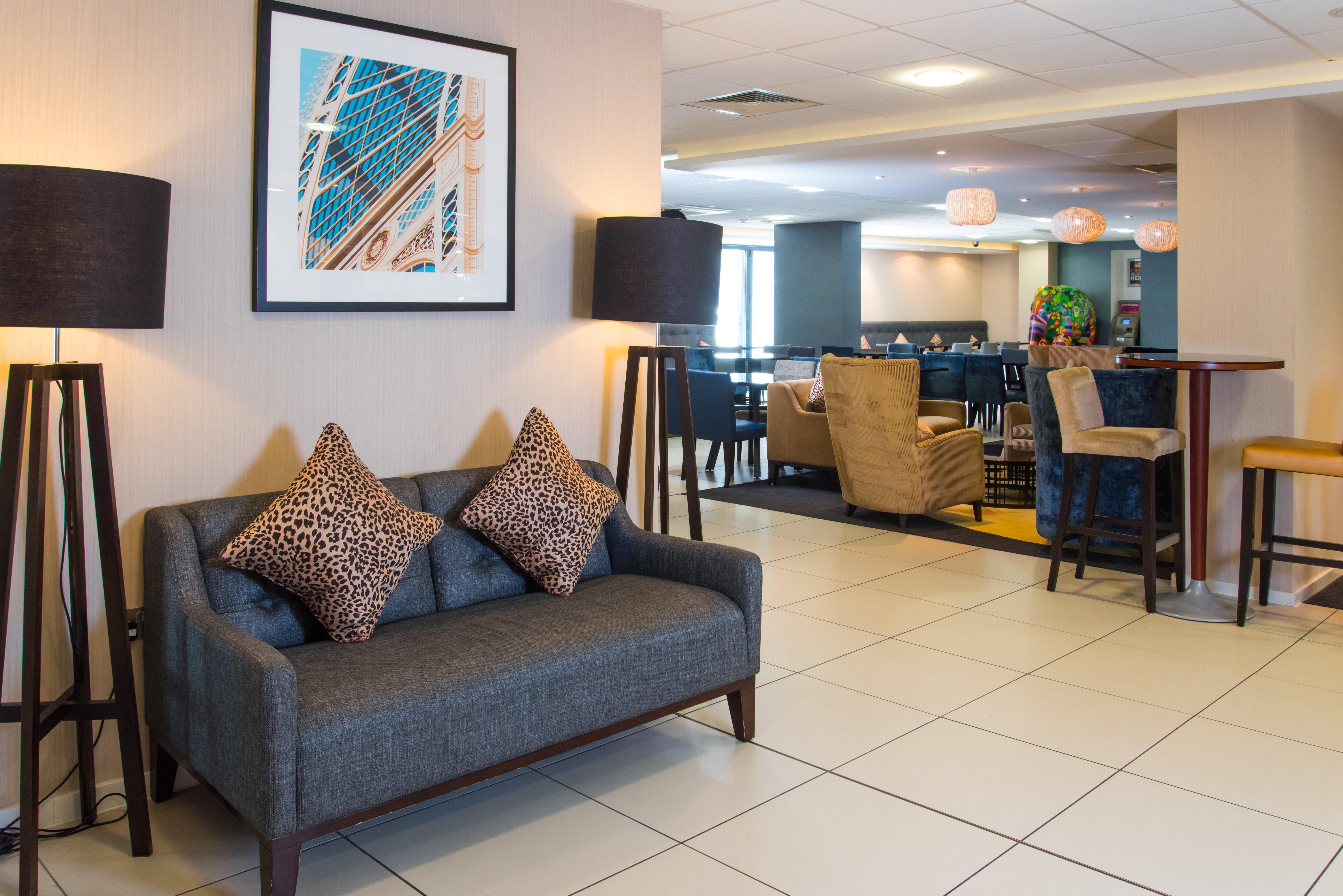 Holiday Inn Express London-Wimbledon-South, An Ihg Hotel Екстериор снимка