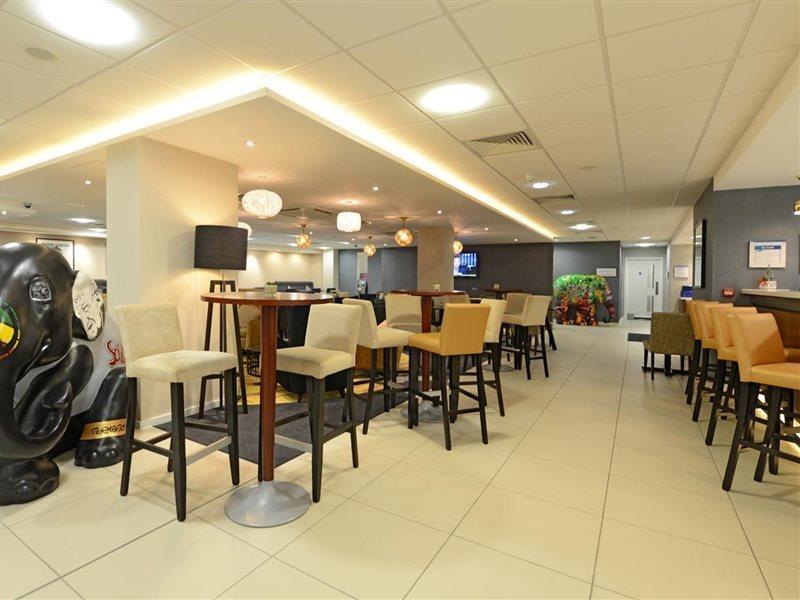 Holiday Inn Express London-Wimbledon-South, An Ihg Hotel Екстериор снимка