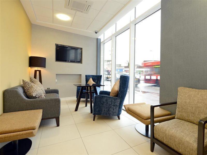 Holiday Inn Express London-Wimbledon-South, An Ihg Hotel Екстериор снимка