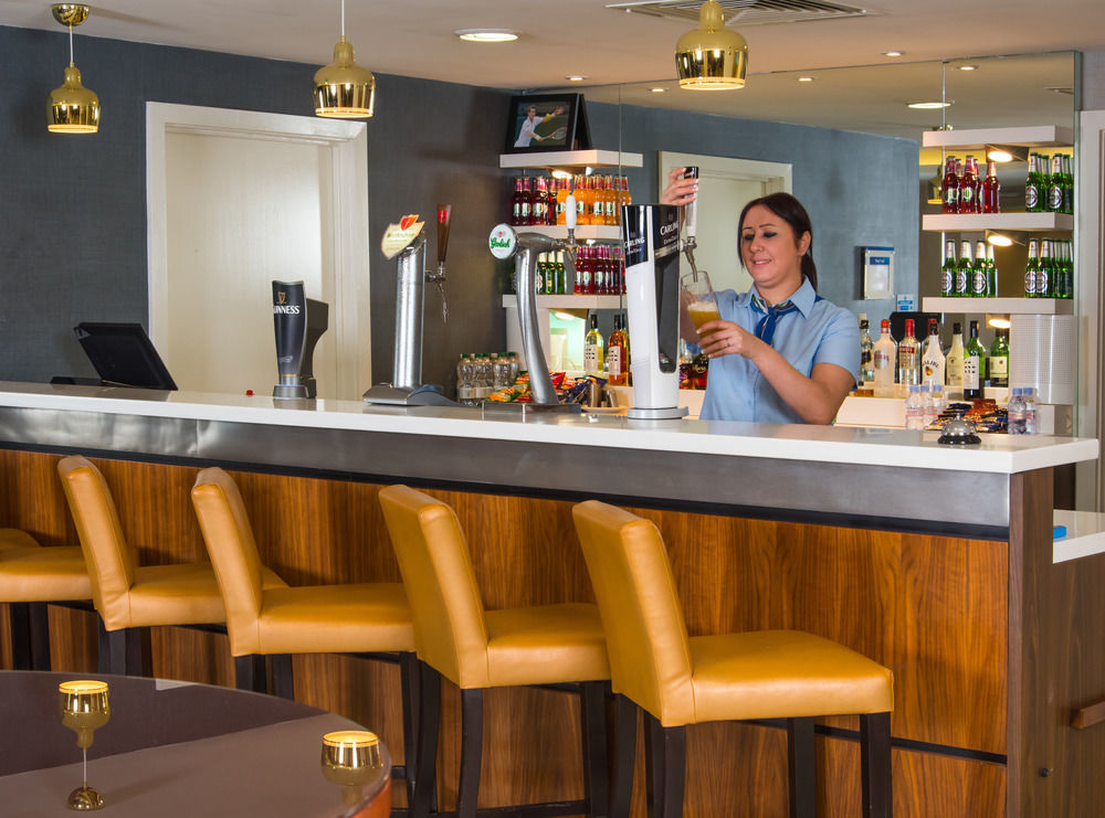 Holiday Inn Express London-Wimbledon-South, An Ihg Hotel Екстериор снимка
