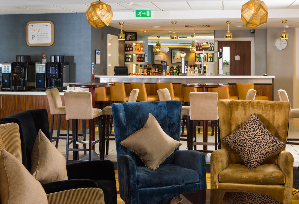Holiday Inn Express London-Wimbledon-South, An Ihg Hotel Екстериор снимка