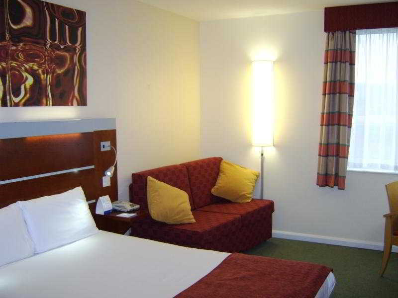 Holiday Inn Express London-Wimbledon-South, An Ihg Hotel Стая снимка
