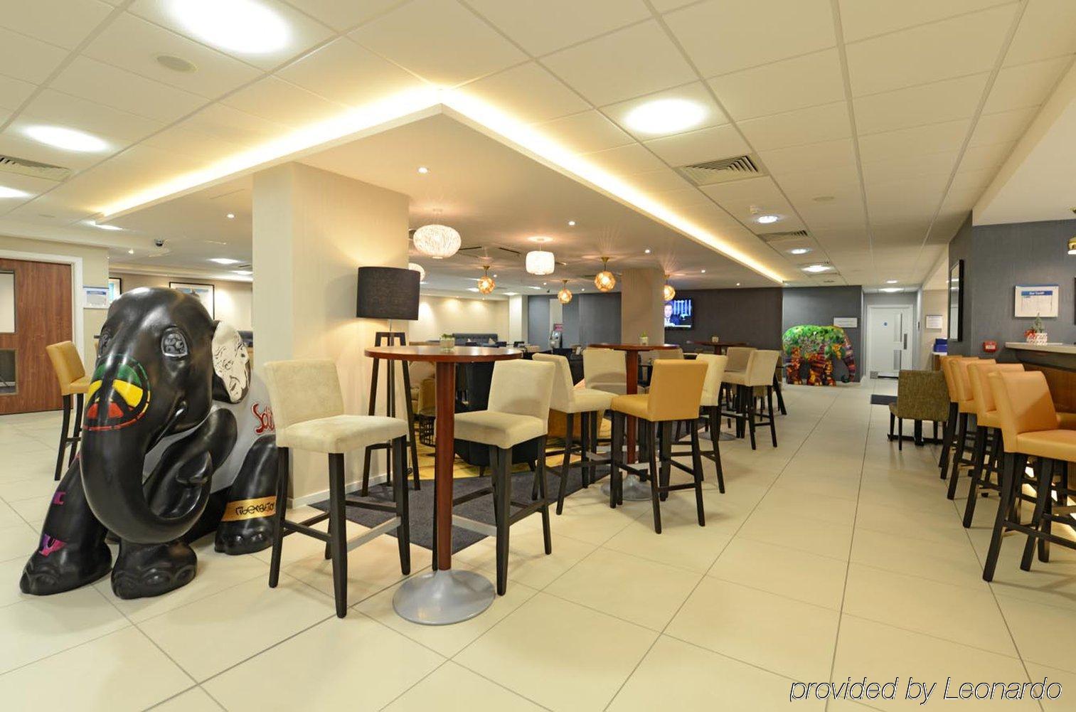 Holiday Inn Express London-Wimbledon-South, An Ihg Hotel Екстериор снимка