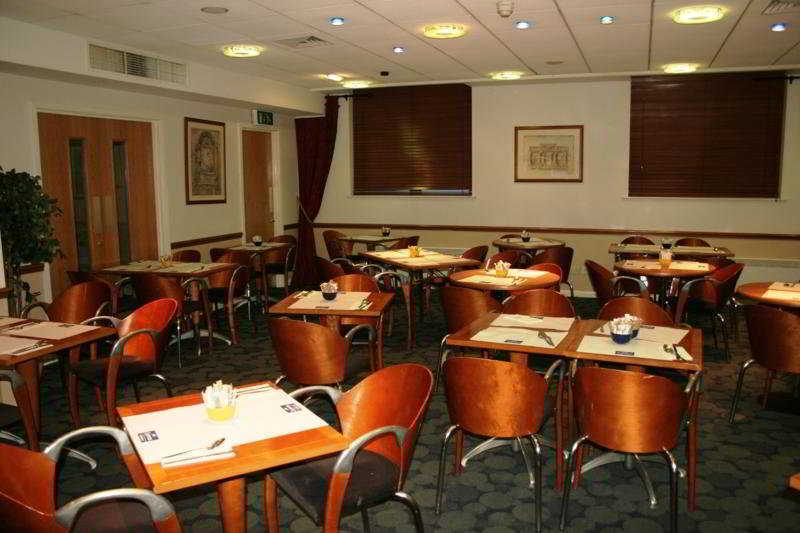 Holiday Inn Express London-Wimbledon-South, An Ihg Hotel Ресторант снимка