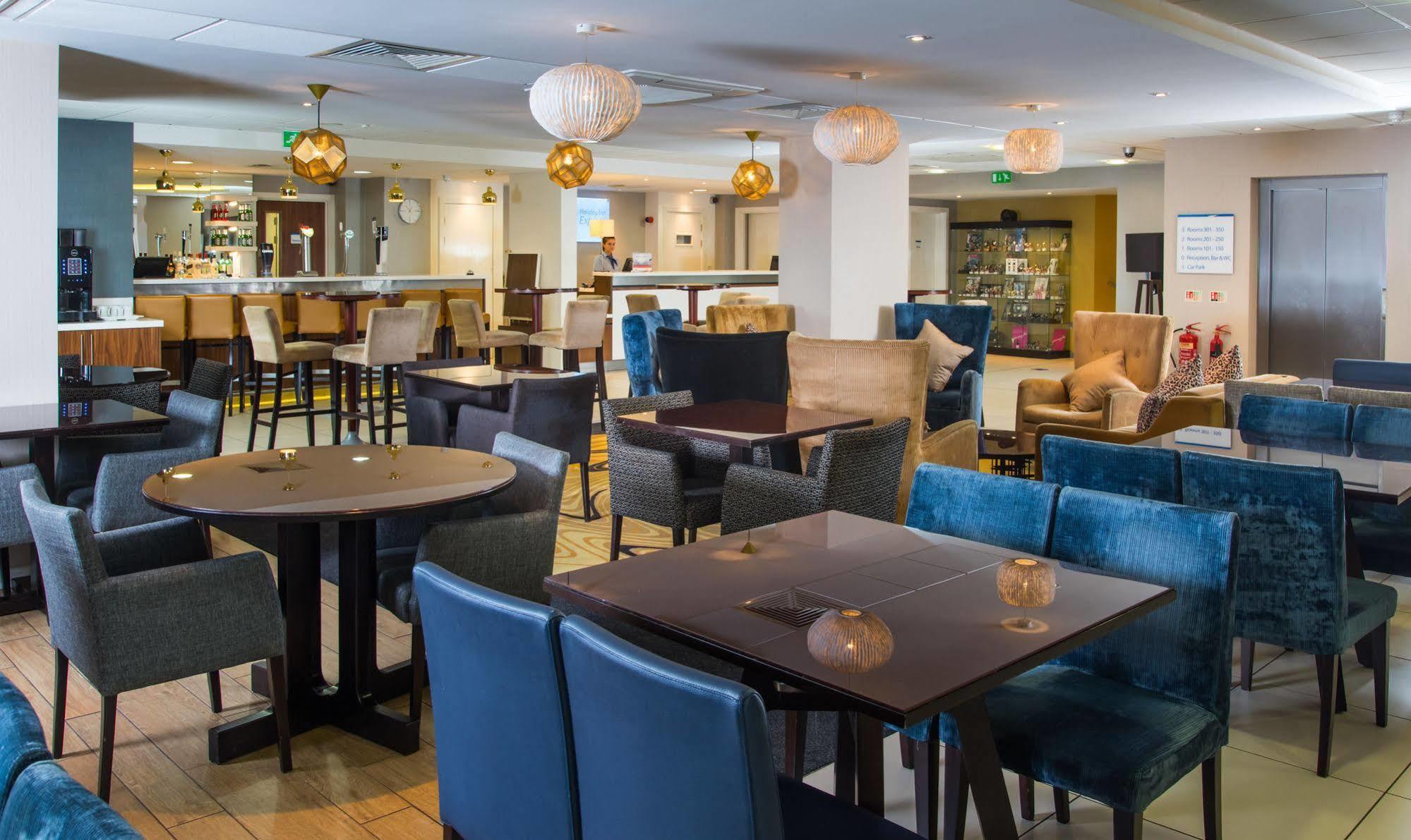 Holiday Inn Express London-Wimbledon-South, An Ihg Hotel Екстериор снимка