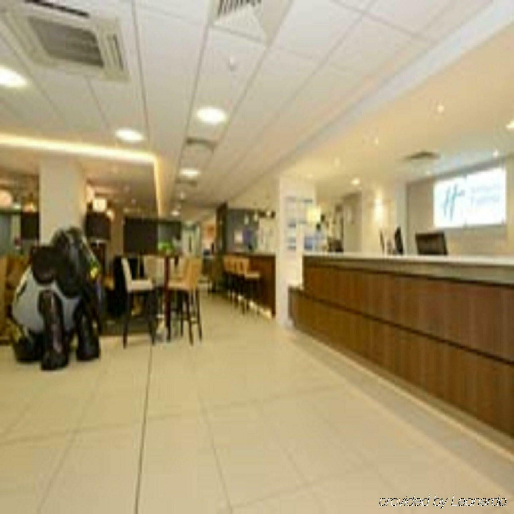 Holiday Inn Express London-Wimbledon-South, An Ihg Hotel Екстериор снимка